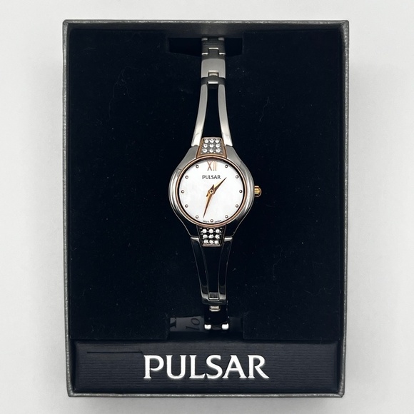 Pulsar by Seiko NIB Small Petite Round Silver Gold Ladies Watch Working - Picture 1 of 9